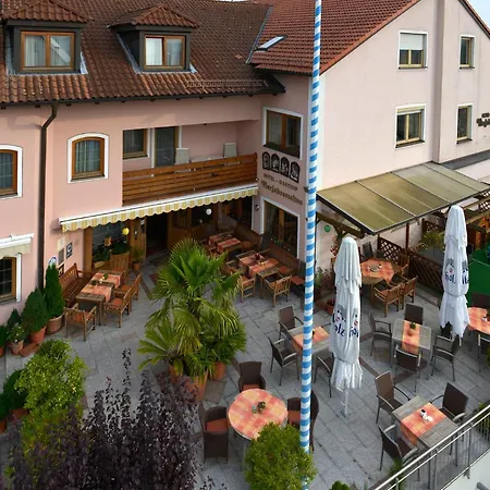 Vierjahreszeiten Gasthof 3*