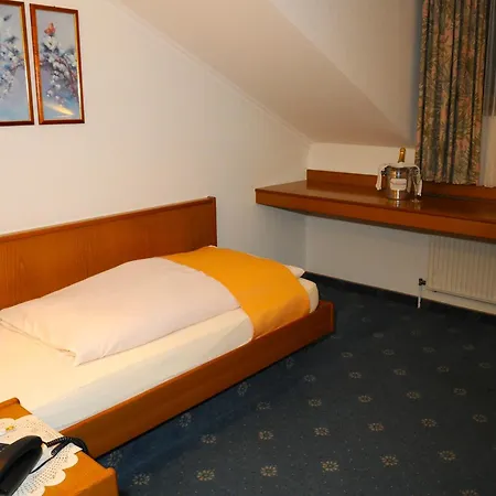Vierjahreszeiten Vendégház 3*